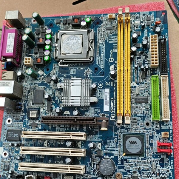 议价技嘉主板GA-8VM800PMD-775测试完好