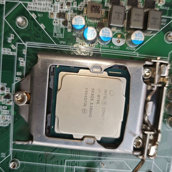 议价处理器i7-8700  ，功能好实物图，有需要私聊维修