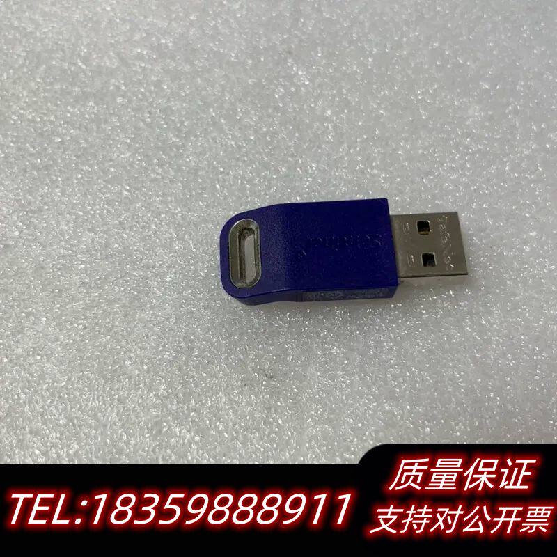蓝色USB闪存盘，无划痕。容量16G，USB2.0接.议价