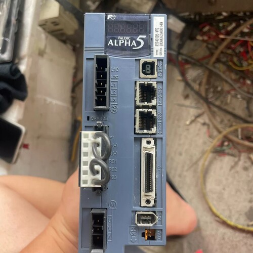 议价富士RYT401D5-VV2 400w驱动器