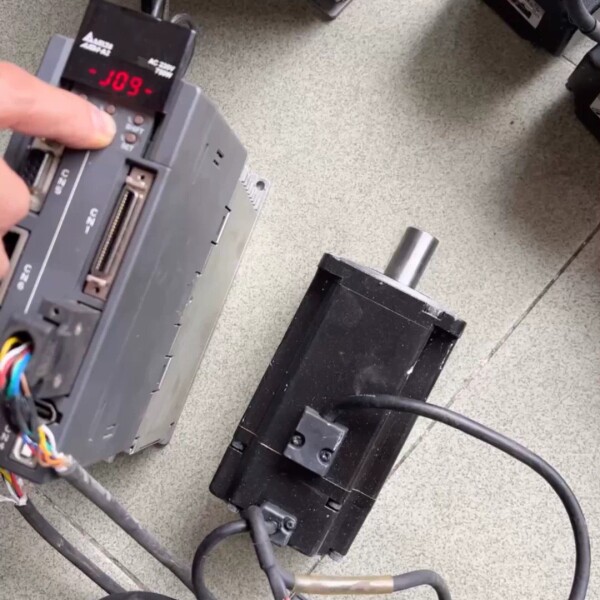 非标价鍙拌揪浼烘湇鐢垫満锛�0.75KW锛� 鏍囦环鏄竴濂�议价