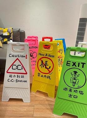 16584ins涂鸦路障牌咖啡店甜品道店饰道具风创意DI装Y具装饰户外