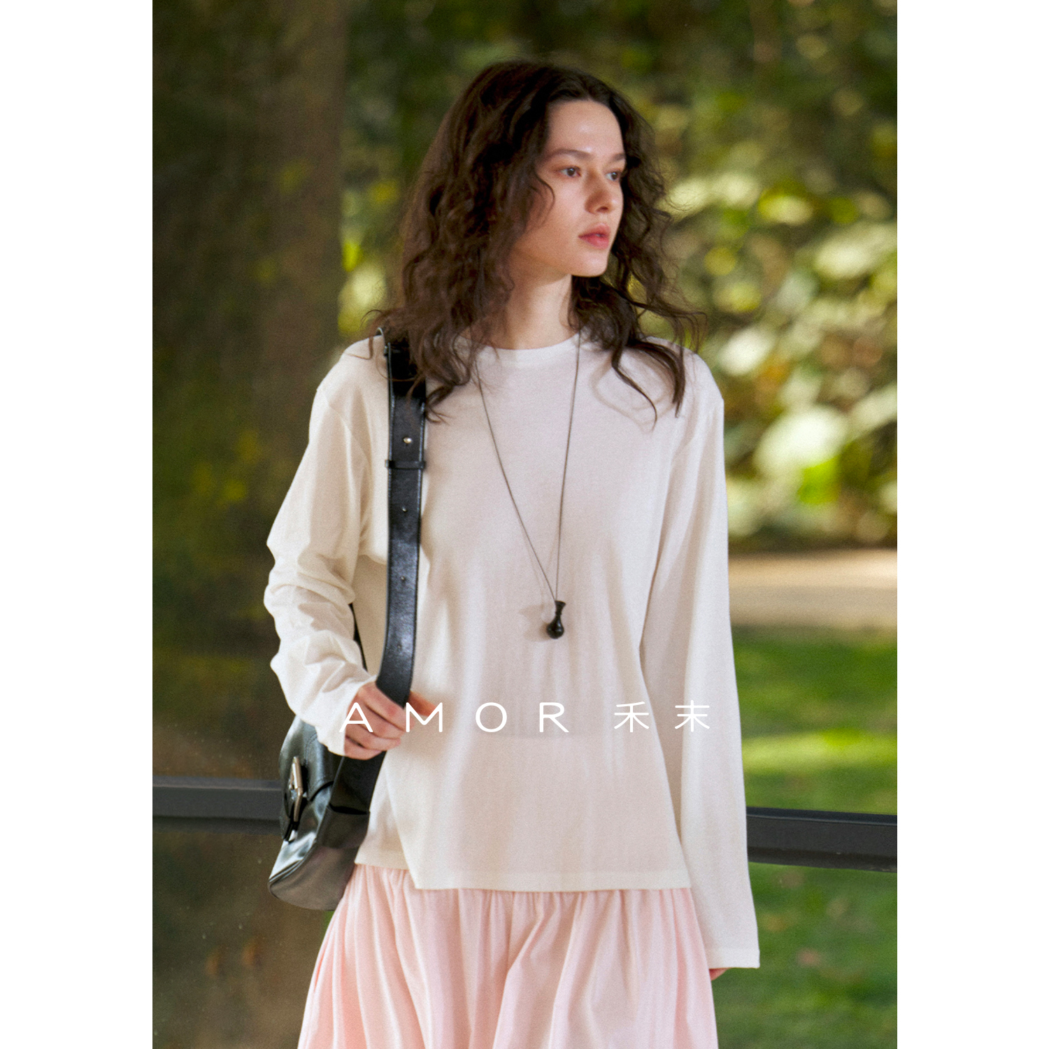 简约圆领宽松长袖T恤打底上衣