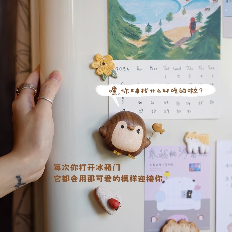 企鹅车载香薰摆件可爱创意卡通新款磁吸冰箱贴实木出风口装饰车载