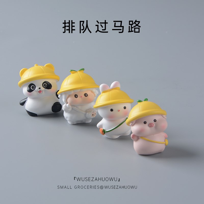 带黄帽小动物摆件车载饰品汽车车内可爱中控台电脑屏幕迷你车机女