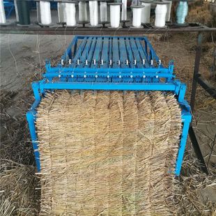 电动草帘机 薄厚均匀可调草苫机 稻草山草编织机视频