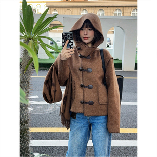 美拉德 伯爵红茶绵羊毛搭扣刺绣连帽复古大衣25冬新款 ASBR 原C料