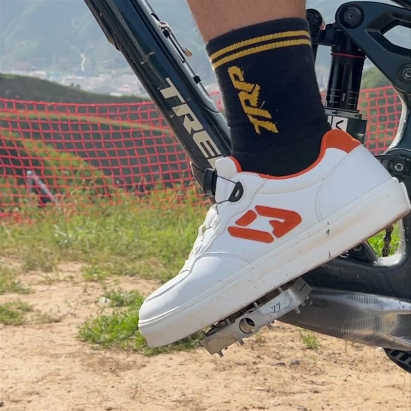 阿维图斯363738山地车平踏骑行鞋刷街街攀滑板通勤透气抓脚骑行鞋