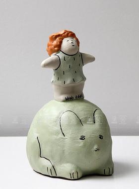 现代简约极简卡通抽象人物摆件样板房客厅书房桌面装饰柜软装饰品