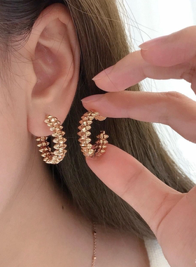 精工版铆钉耳环镀18k玫瑰金小众设计子弹头可转动高级感轻奢耳饰