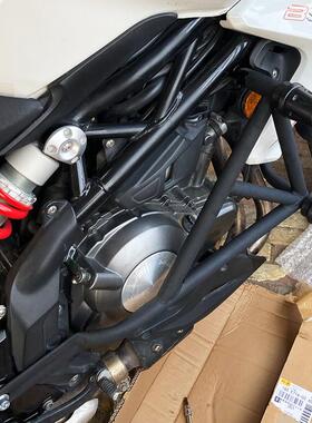 适用贝纳利黄龙300保险杠蓝宝龙BJ300特技竞技BN302S防摔护杠原厂