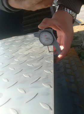 山东花纹板 2.3*1500*4000 Q235B 踏步楼梯防滑钢板 钢结构用