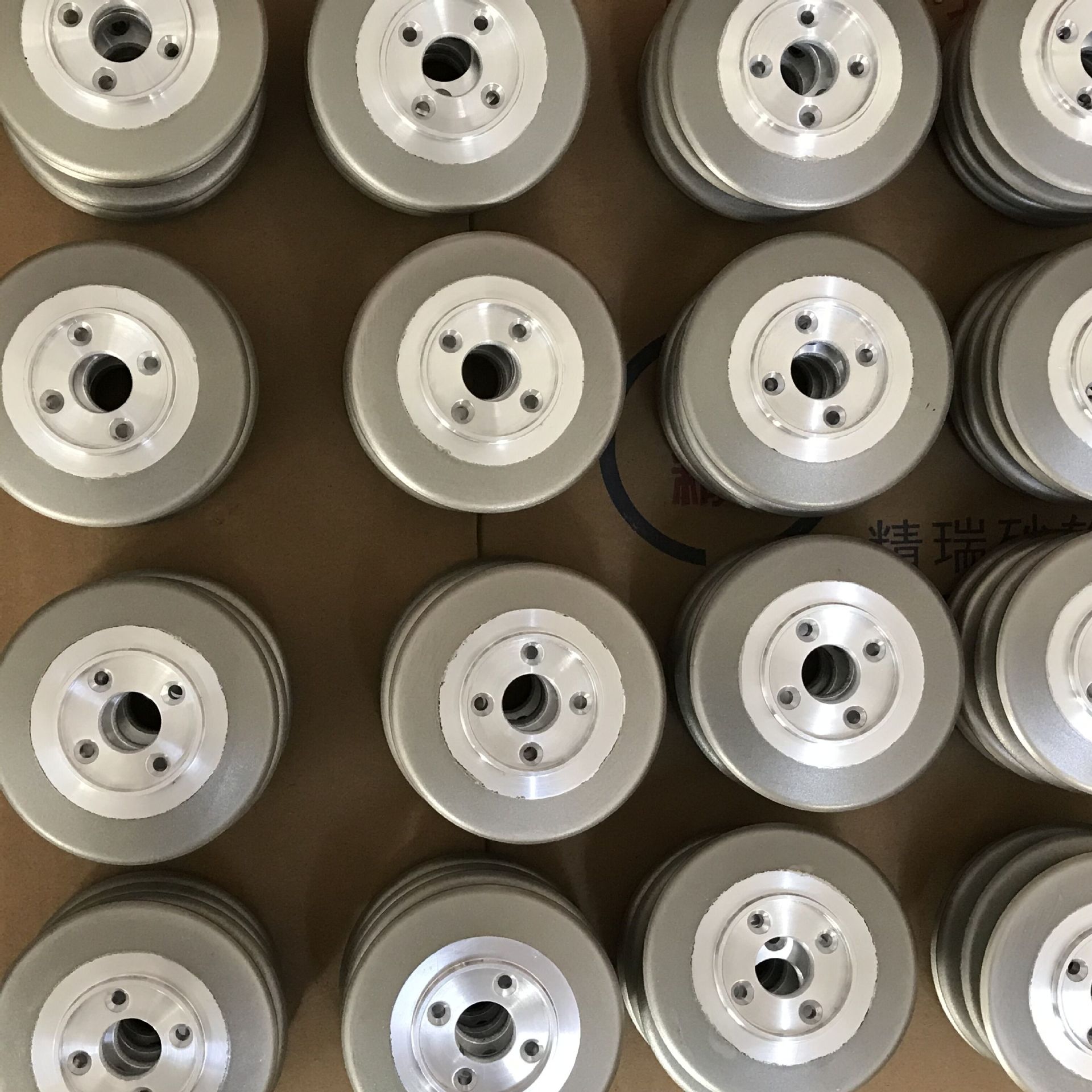 电镀铝轮喷砂，铝合金表面镀砂，粒度可以选粗细均匀，细号磨刀抛