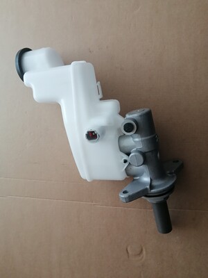 刹车总泵47028-06030