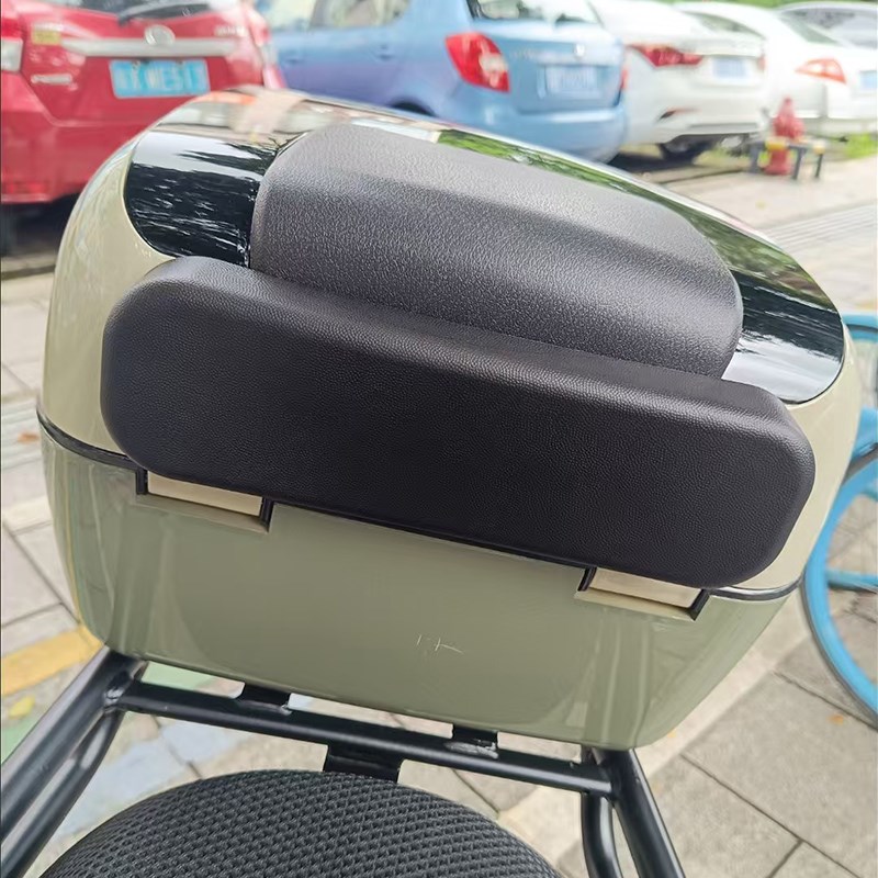 塑料尾箱靠背电动j车腰靠摩托车软垫嘉德瑞/GIVI/万仕龙/途牛/通