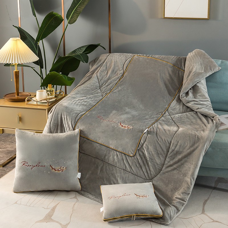 纯色加厚保暖刺j绣抱枕被子两用珊瑚绒多功能二合一汽车靠垫枕头