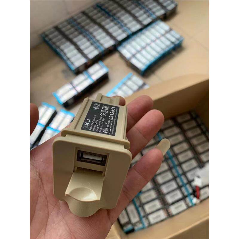 丰田埃尔法威尔法后排车载充电器