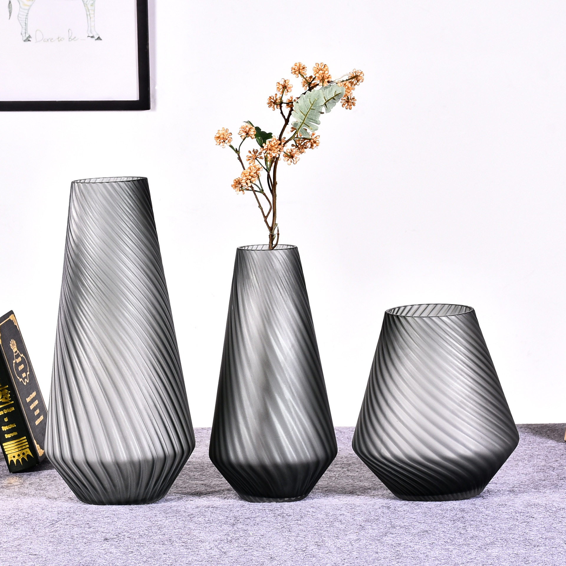 创意插花彩色玻璃花瓶 旋纹磨刻花瓶 欧式创意花插瓶工艺品摆件,模玩/动漫/周边/娃圈三坑/桌游,文化/体育周边,淘宝优惠券,粉丝福利购,淘宝优惠卷