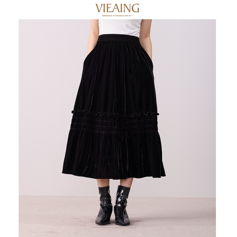 VIEA.ING薇迎丝绒半身裙女2025冬季新款黑色半裙木耳边褶皱裙子