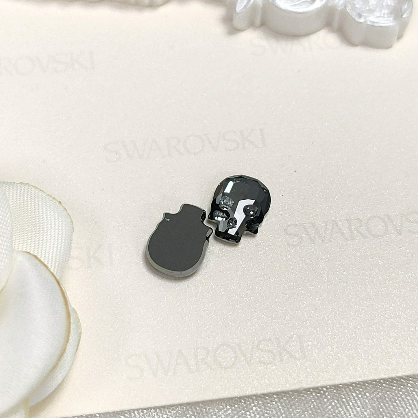 平底 2856U底骷髅头 10*7.5MM 001SINI银色夜影 华子钻奥钻水晶钻