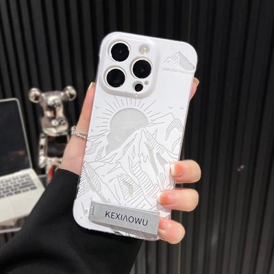 16Plus日照金山适用iPhone14硬OPPOFINDX8荣耀MAGIC7高级感13Promax手机壳带支架12小众无边框苹果15透明超薄
