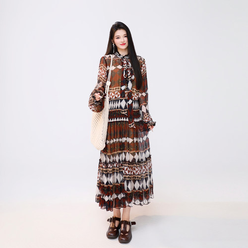 呼呼huhoo 真丝连衣裙印花度假风夏季长袖收腰显瘦气质减龄长裙