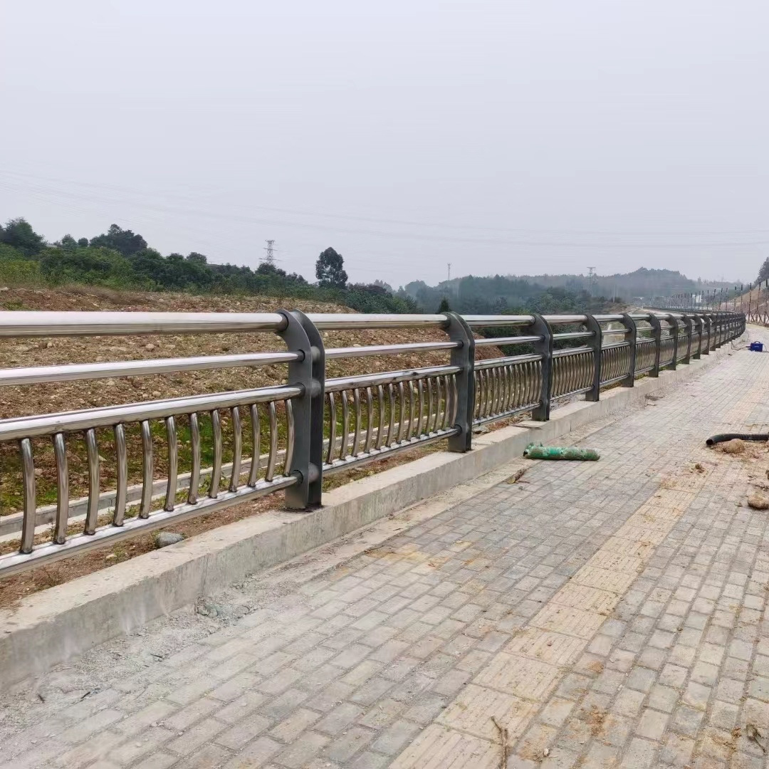 桥梁防撞护栏304不锈钢复合管白钢栏杆立交桥天桥河道防护栏厂家