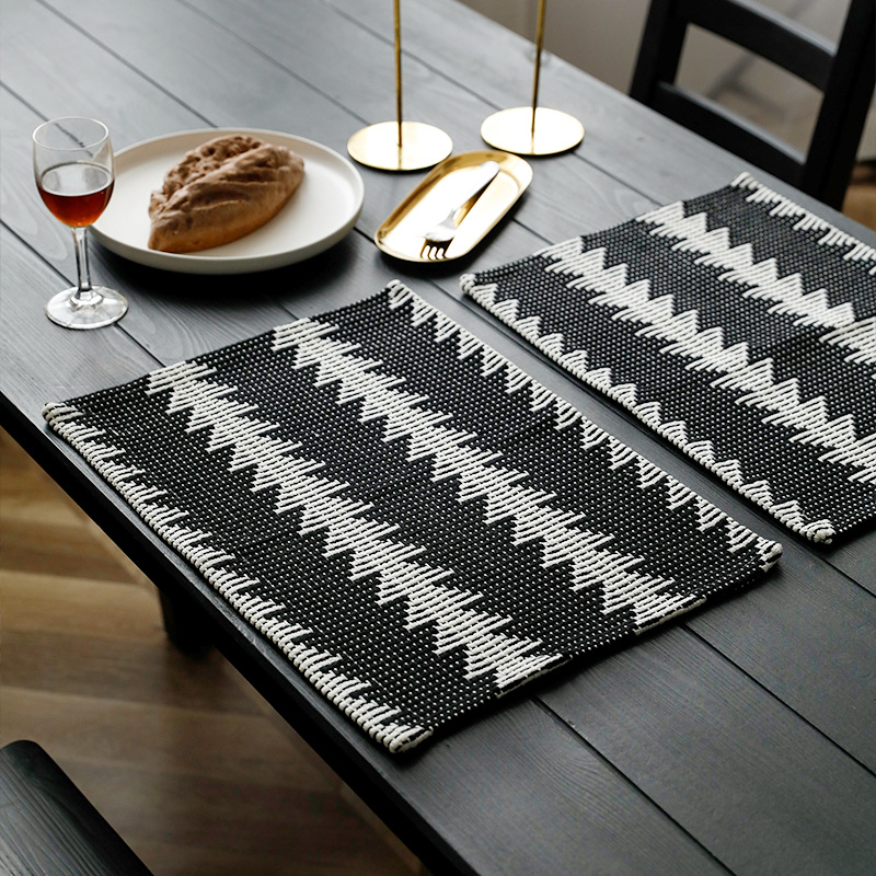 黑白森林提花长方形餐垫