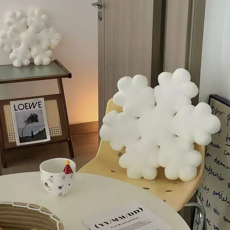 卡通雪花抱枕毛绒玩具创意圣诞