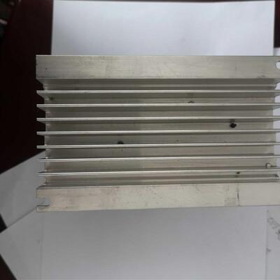 6SL3211-0AB12-5UA1全新西门子交流变频器包装有点旧有说明书