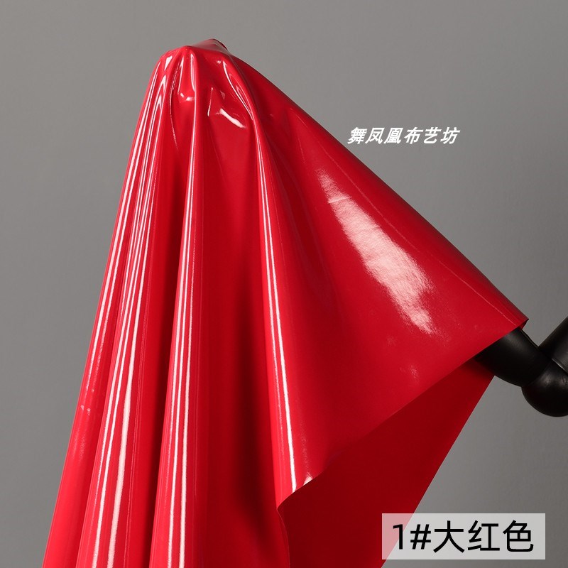 大红色中国红镜面PU皮革面料 高弹力防水仿皮料光泽亮感服装布料