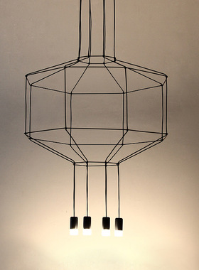 北欧设计师线条造型吊灯现代创意客厅床头展厅工作室铁艺长条吊灯