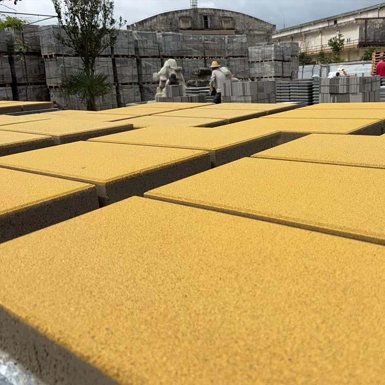 黄色300*300*55厚盲道陶瓷透水砖PC砖砂基渗水砖人行盲道生态渗