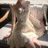 2025年夏季 新款 气质感钻链羽毛吊带连衣裙女收腰显瘦旅行裙子