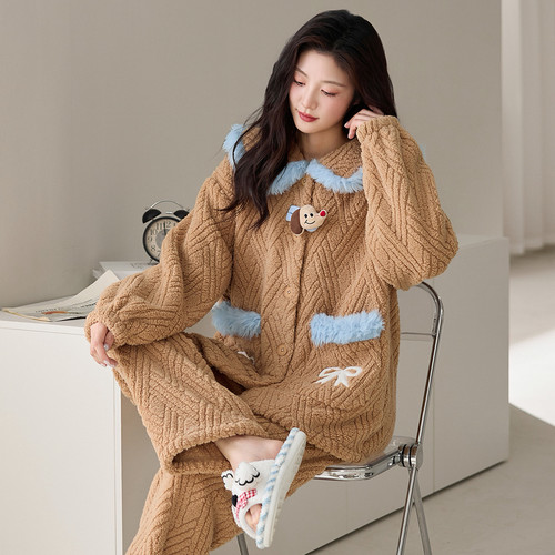 韩版冬季保暖长毛绒开扣两件套可爱睡衣女休闲卡通家居服套装