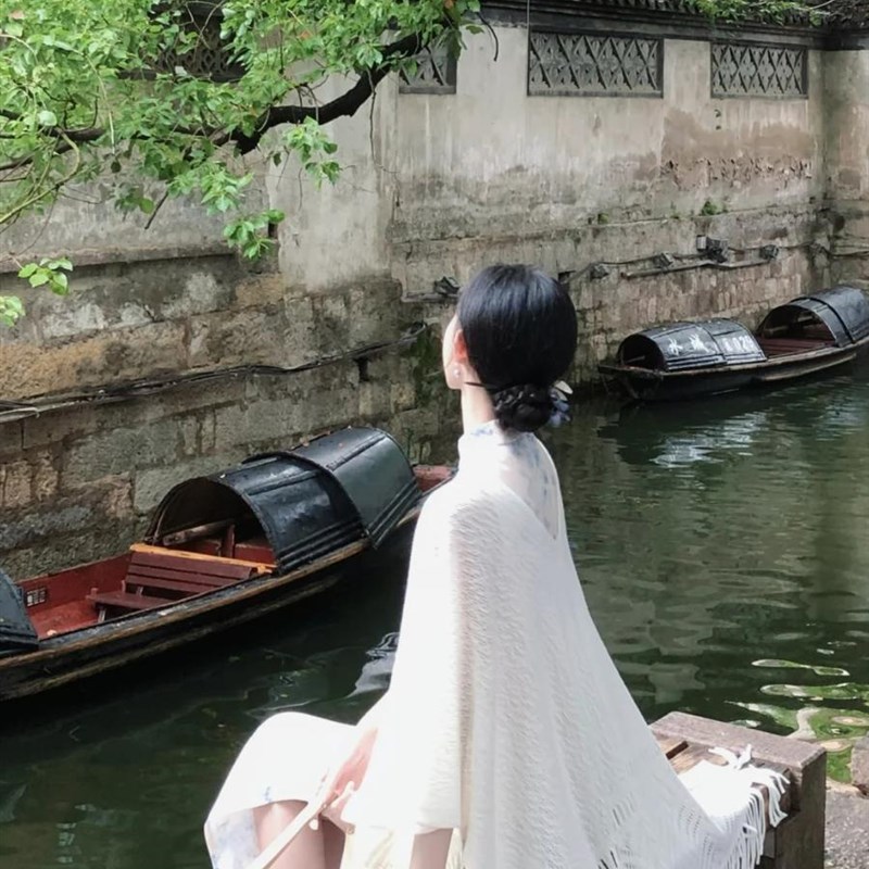 新中式旗袍披肩女外搭裙子绍兴苏州江南旅L游拍照针织开衫斗篷围