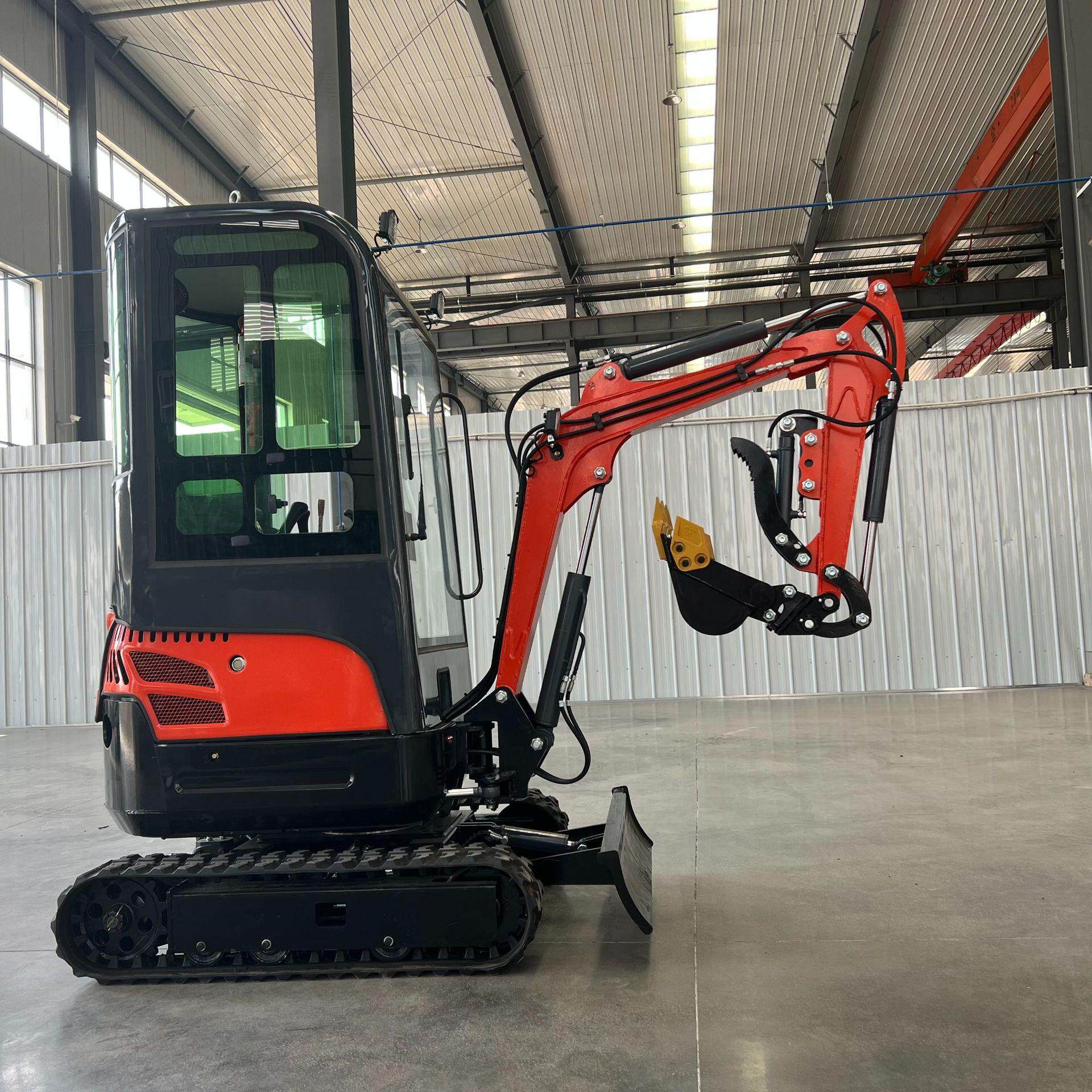 工厂现货1.8吨履带挖掘机 豪华驾驶室工程用挖土机家用小挖机