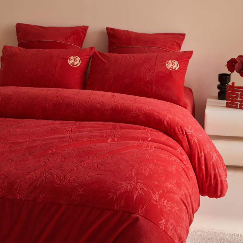 冬季雕花牛奶绒结婚四件套大红色刺绣被套珊瑚绒床单婚庆床上用品