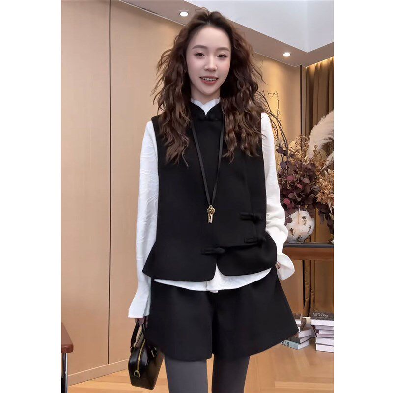 2026新中式国风毛呢马甲女春季宽松显瘦纯色盘R扣背心外穿减龄洋