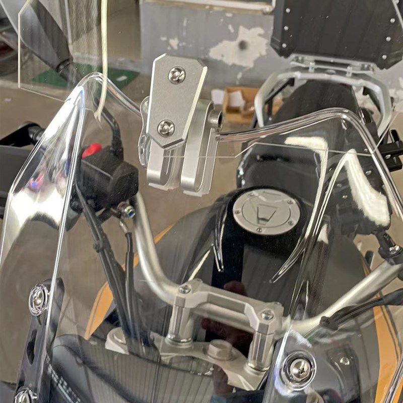 摩托车改装加高小风挡 加高小挡风玻璃 带调节通用小挡风玻璃