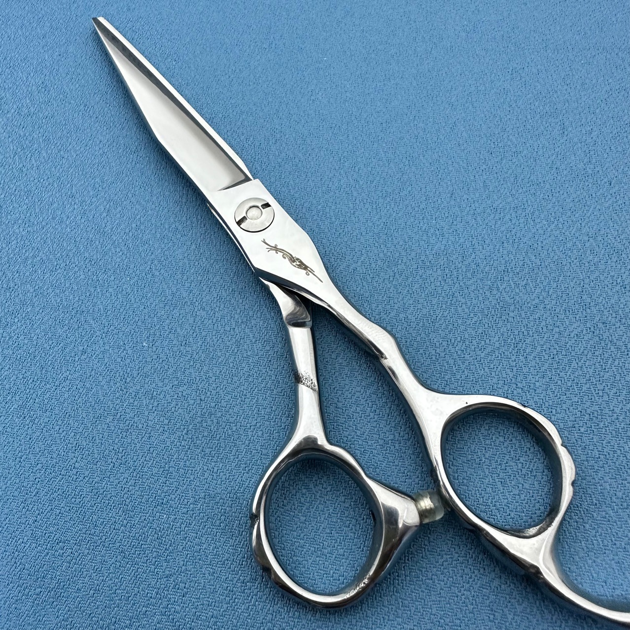 内置轴承美发剪小锯齿防滑防跑发剪刀