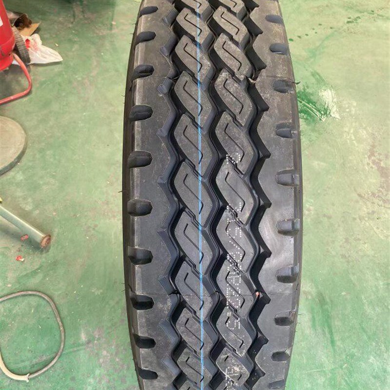 贵州前进900R20 1000R20 1100R20 1200R20全钢丝载重矿山货车轮胎
