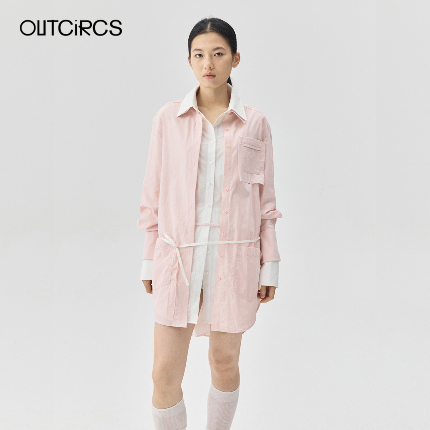 OUTCiRCS26SS多形态宽松衬衫夏季女士长袖衬衫休闲风中长款外套 - 实物图