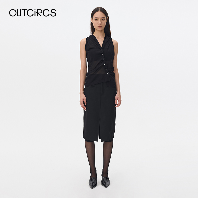 OUTCiRCS不规则扣位毛衫背心