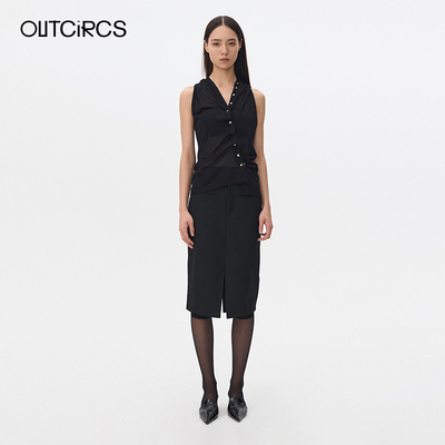 OUTCiRCS不规则扣位毛衫背心