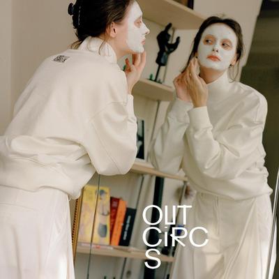 OUTCiRCS日常轻松卫衣高领春季