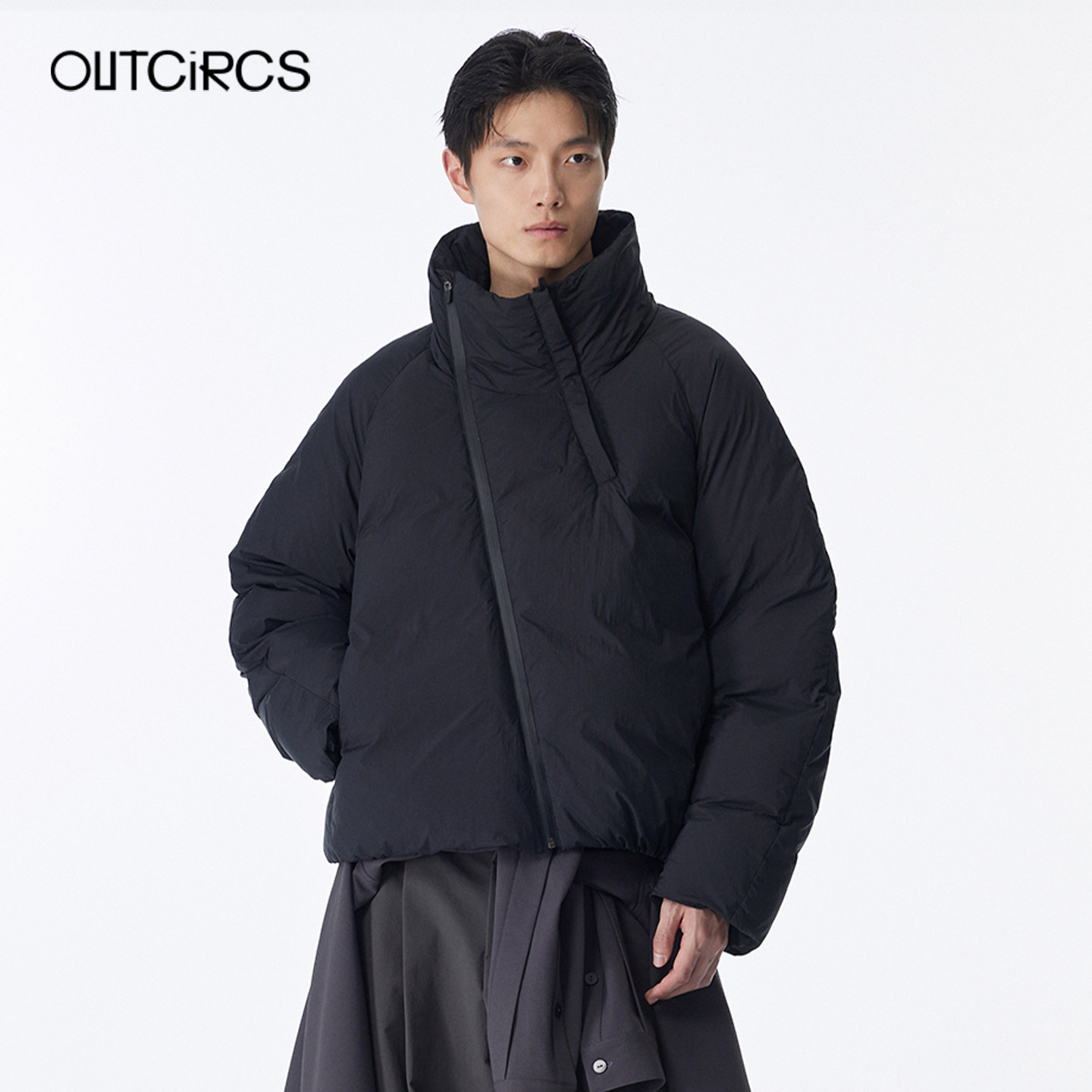 OUTCiRCS弯刀袖斜门襟立领羽绒服