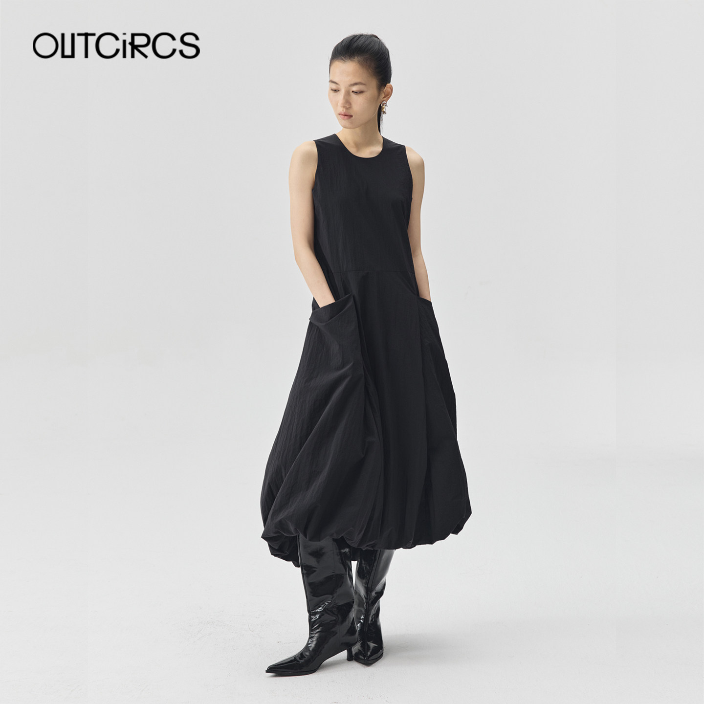 OUTCiRCS褶皱插袋无袖长款连衣裙