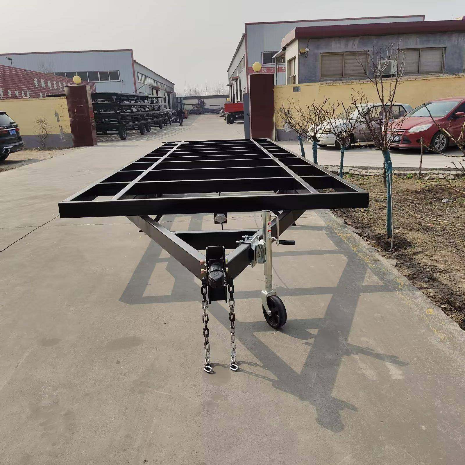 4吨三桥联动木屋底盘房车底盘厂家供应平板拖车底盘框架工具车