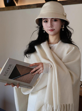 披肩外搭2025新款白色高级感流苏羊毛斗篷秋冬保暖百搭空调房围巾